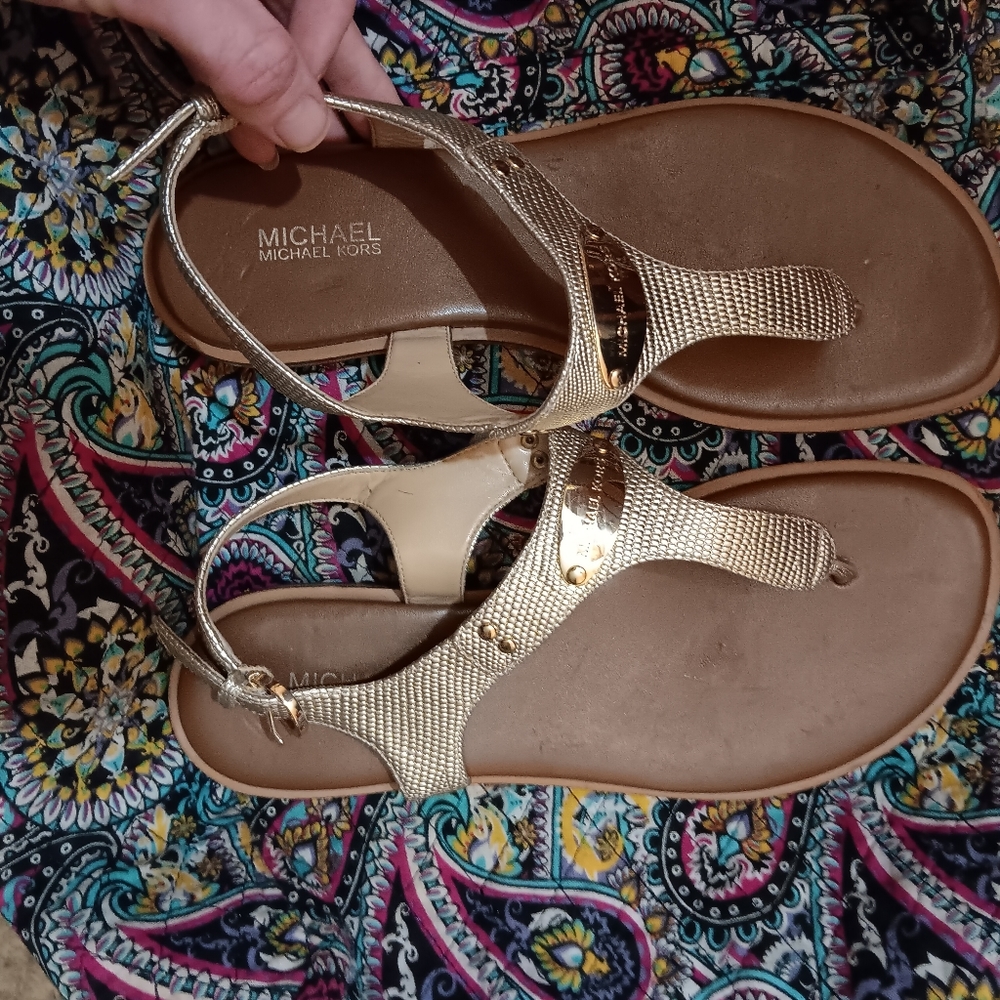 NEW! Michael Kors MK Plate Thong Sandels - Pale Gold